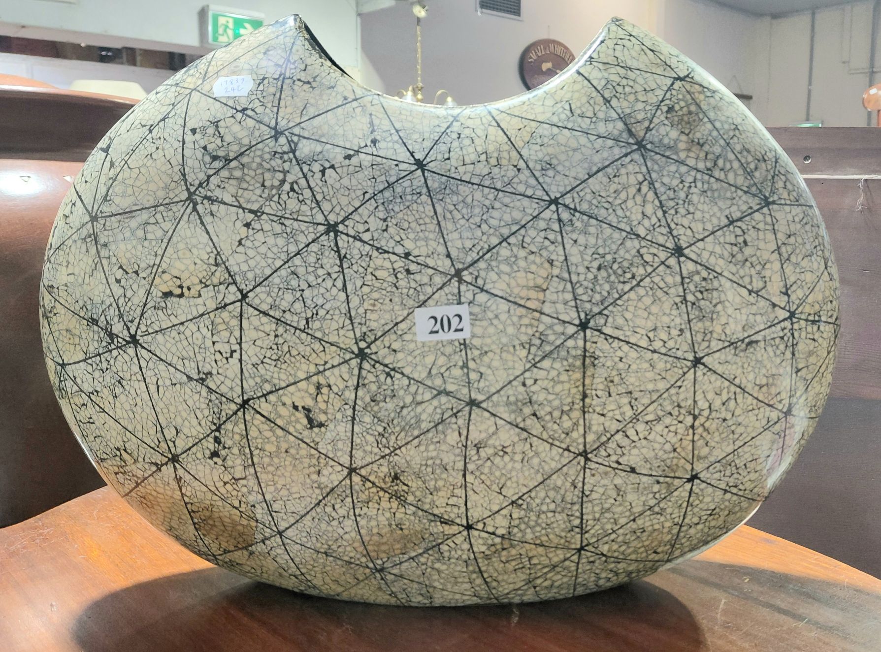 202 · MODERN VASE