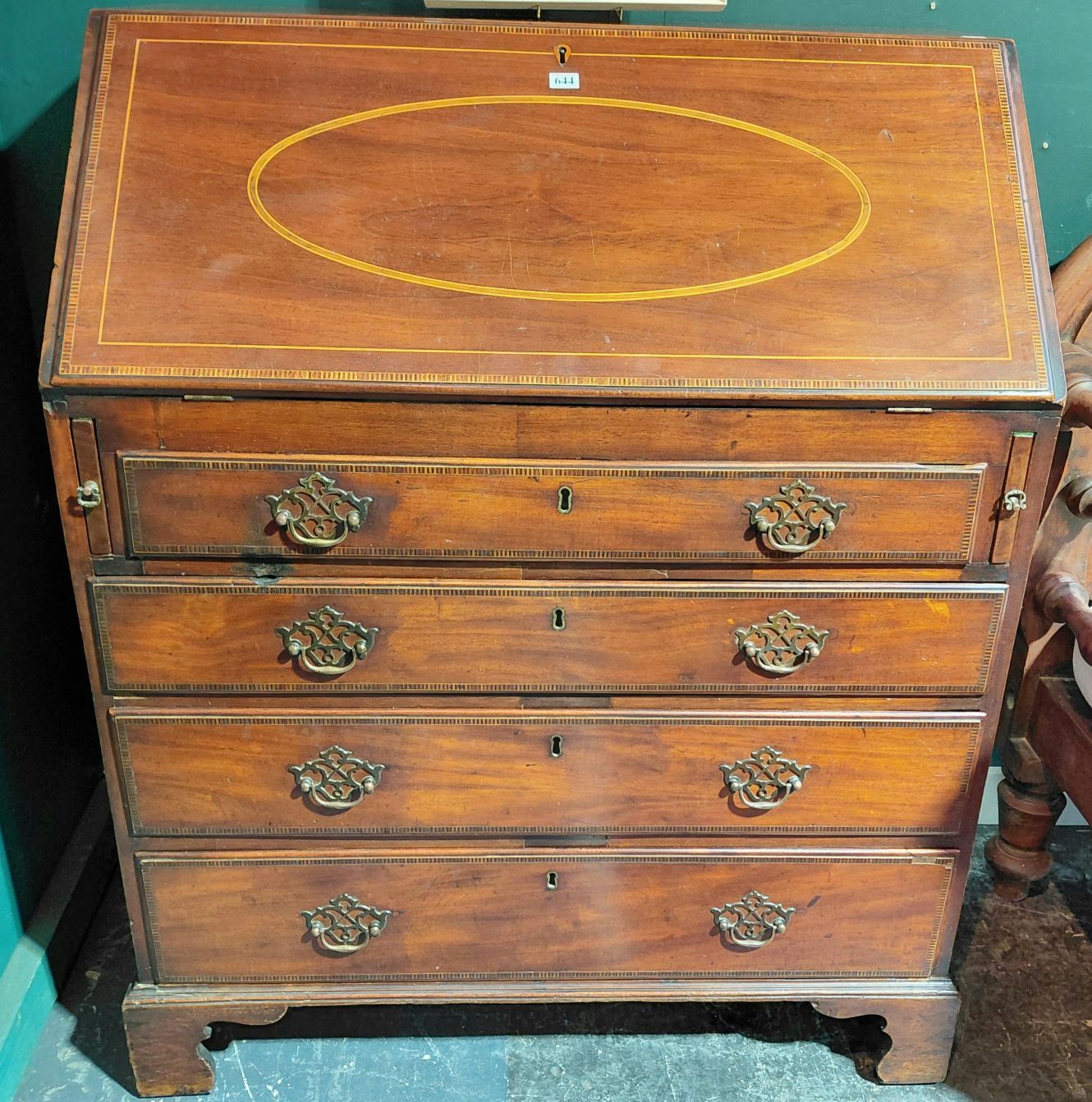 644 · GEORGIAN MAHOGANY BUREAU