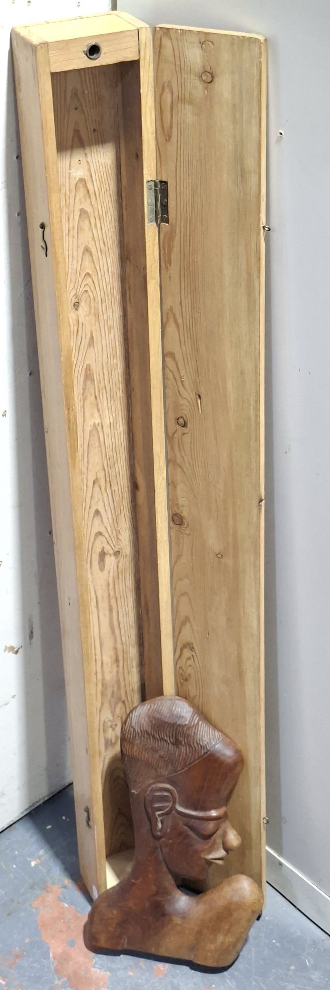 1461 · WOODEN LONG BOX AND BUST