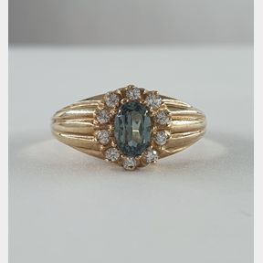 9CT YELLOW GOLD RING WITH CUBICS & GREEN STONE - 51929/11684