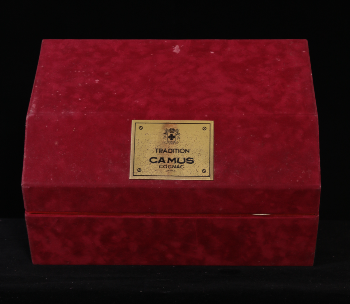 Camus Tradition Baccarat Crystal Skirt Cognac 700ml 40%vol 1990s  