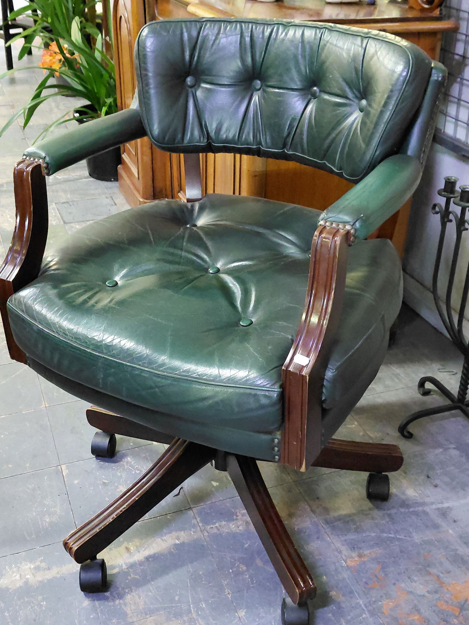 107 · OFFICE CHAIR