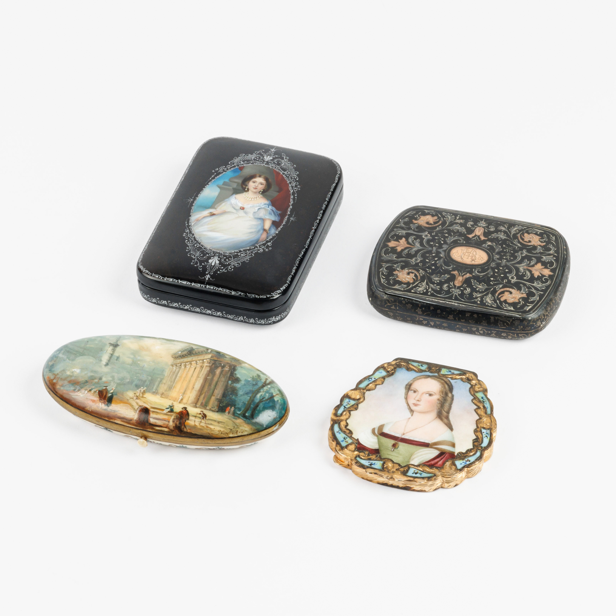 Four boxes. 1. Sewing box – kavel bij Bernaerts, Antwerp