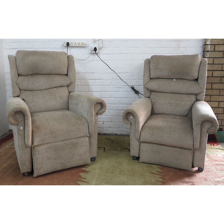 PAIR OF ELECTRIC RECLINING CHAIRS