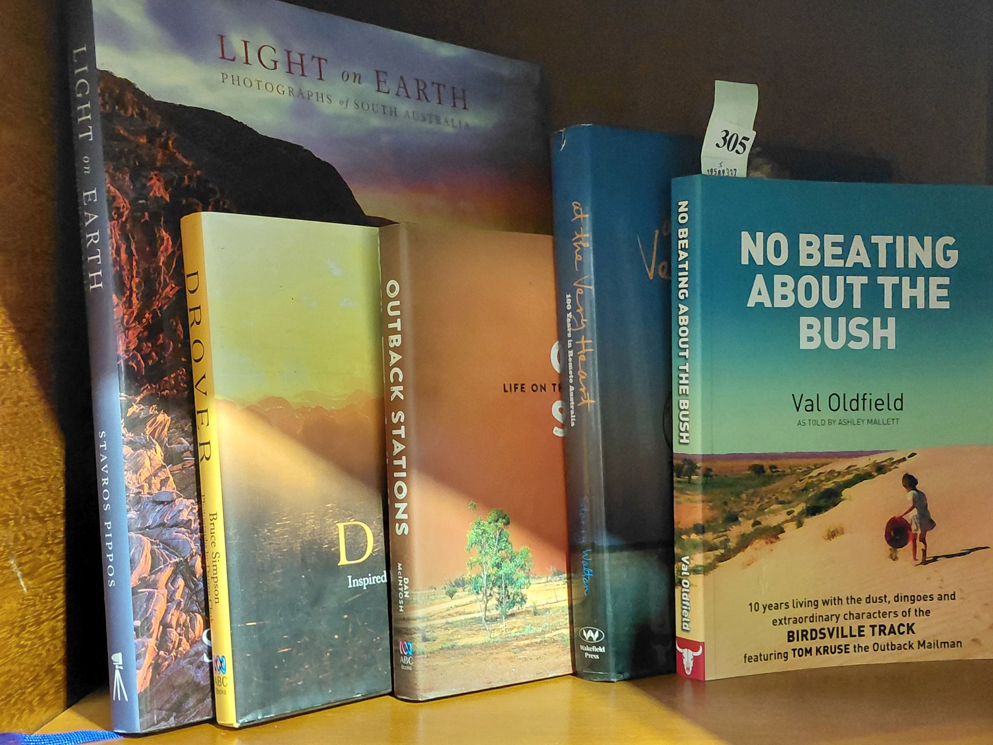 305 · BOOKS - OUTBACK AUSTRALIA
