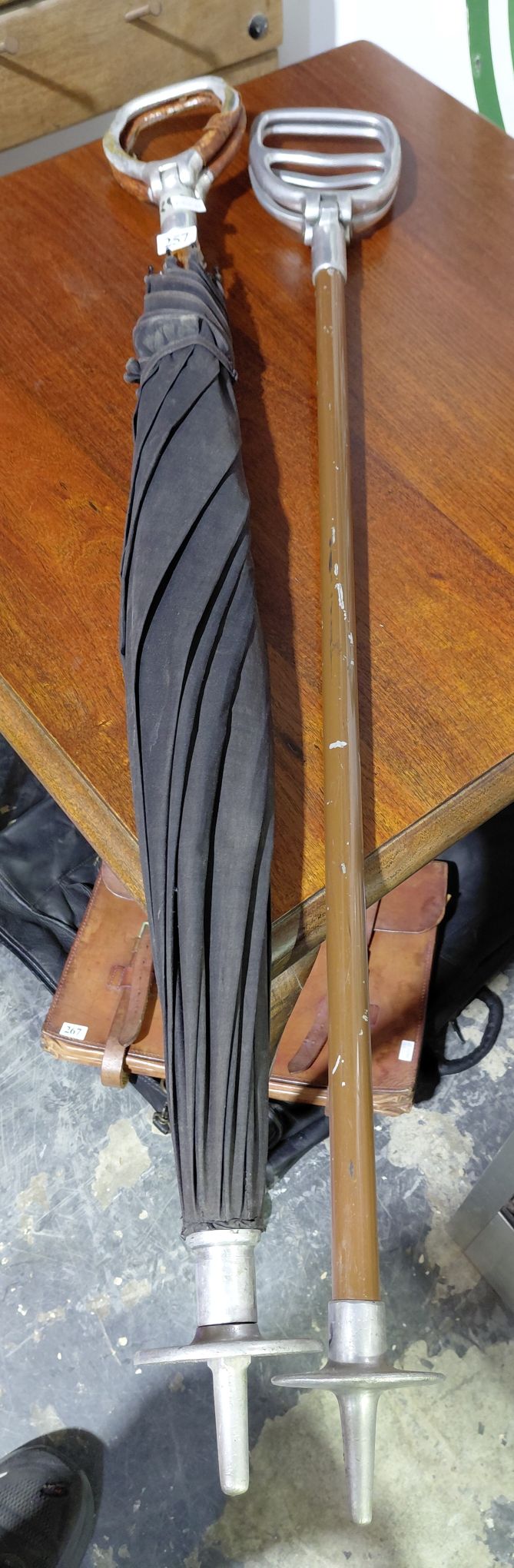 257 · VINTAGE SHOOTING STICKS