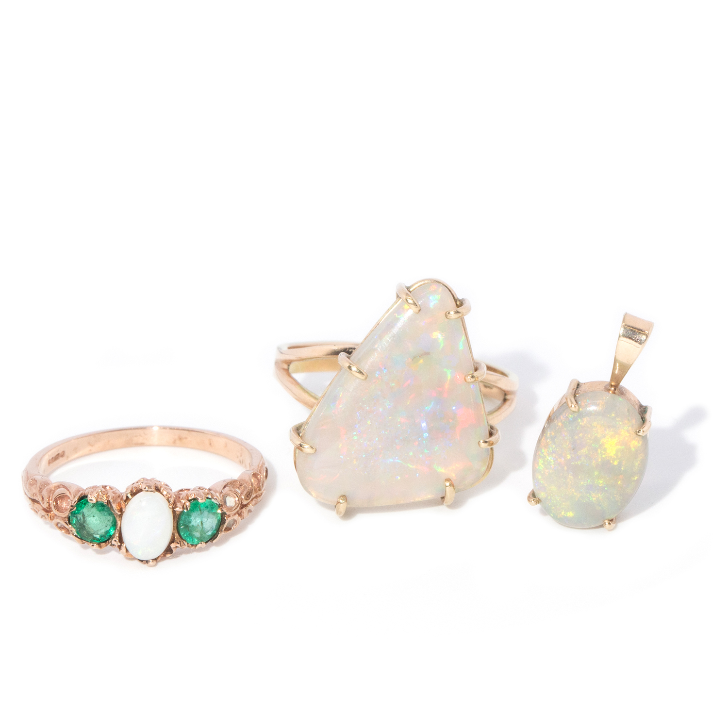 56 · Mixed Lot of Rings and a Pendant in 9ct Gold