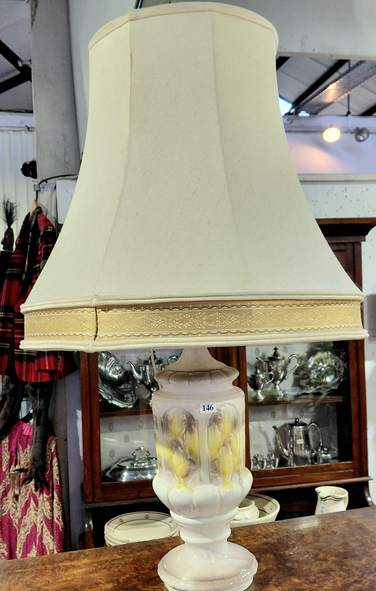 146 · TABLE LAMP
