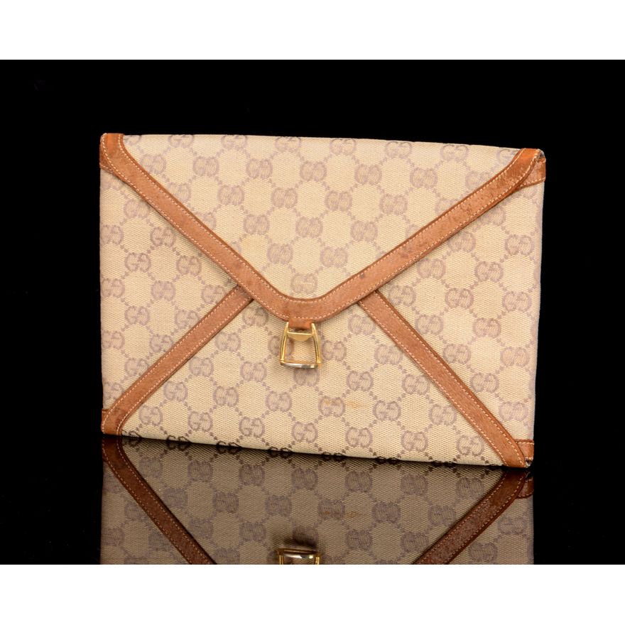 Gucci leather clutch on sale bag