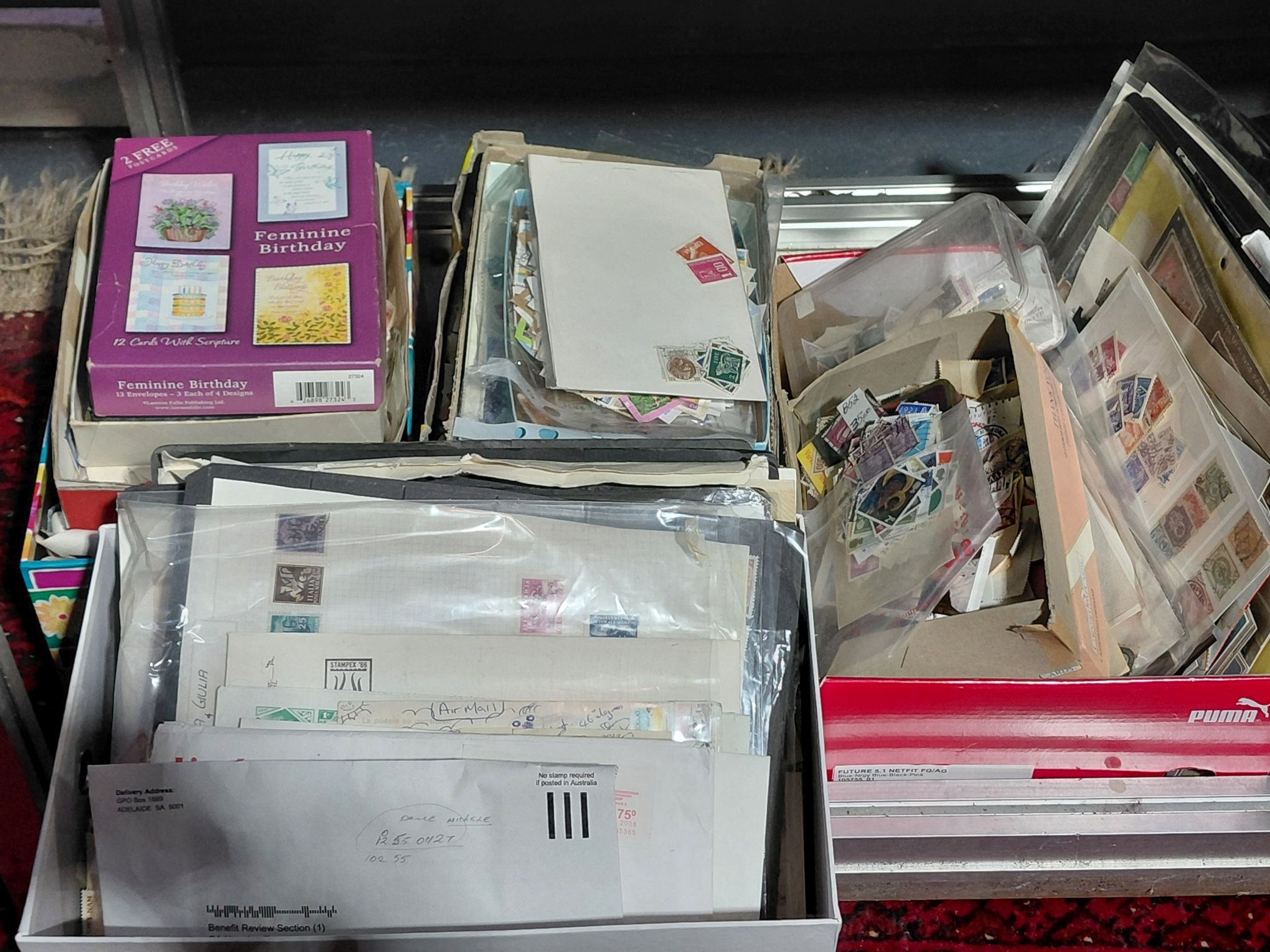 584 · STAMPS - WORLD