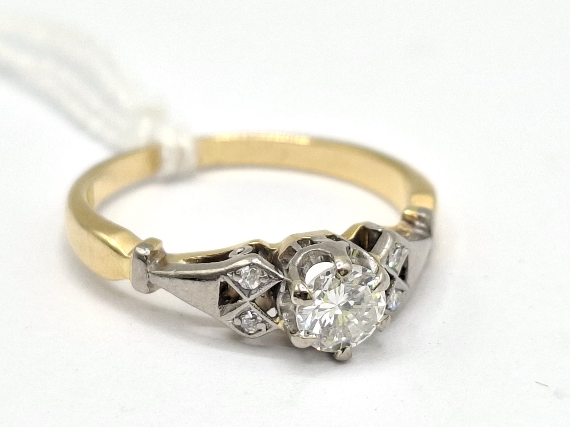 18ct Gold Diamond Ring