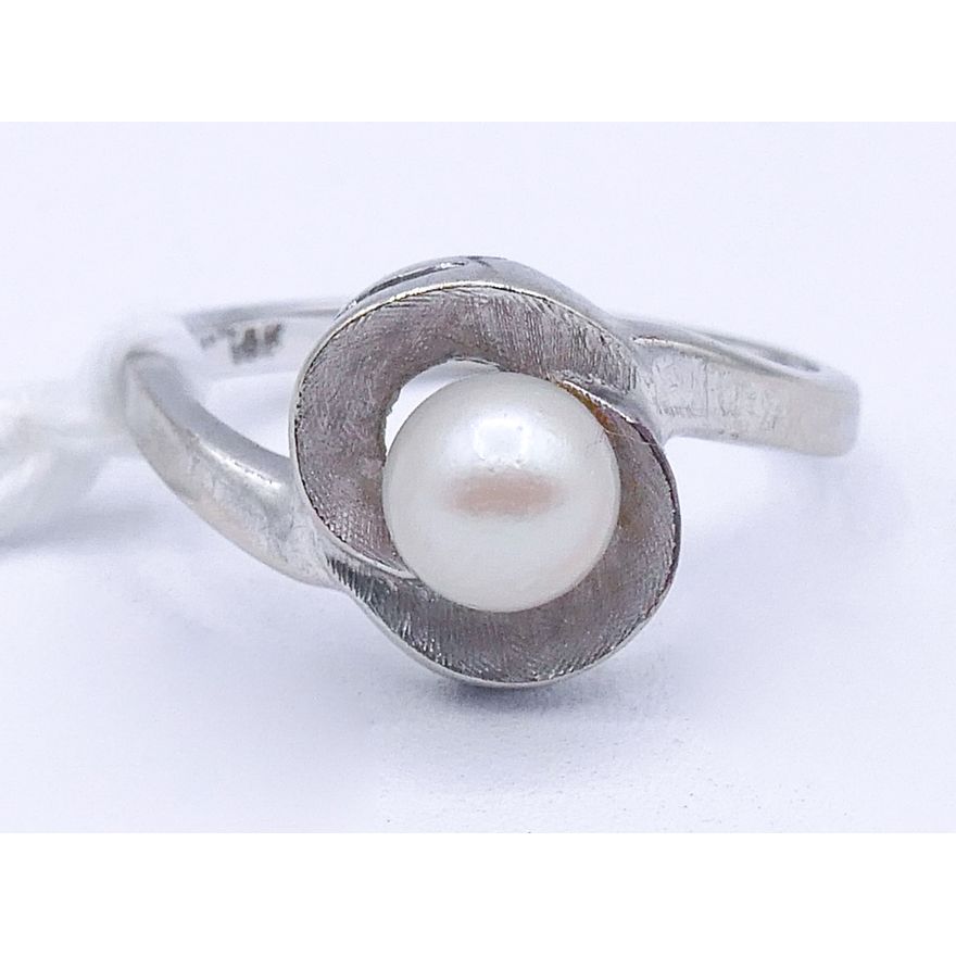 Ladies 10k White Gold 6.5mm Pearl Ring Size 7 - 2.4 Grams