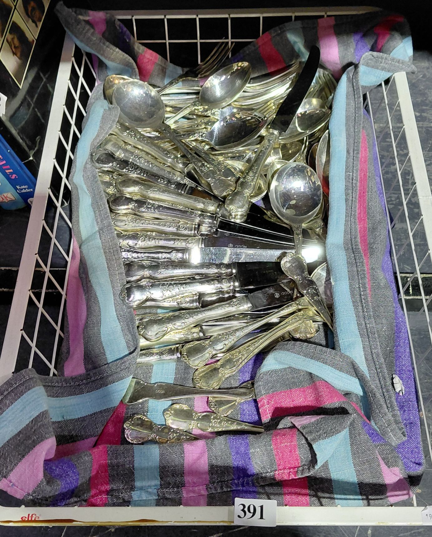 391 · VINTAGE FLATWARE