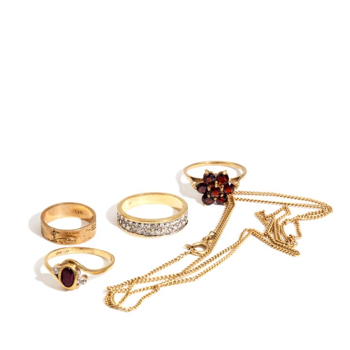 Five 9 Carat Gold Jewellery Pieces