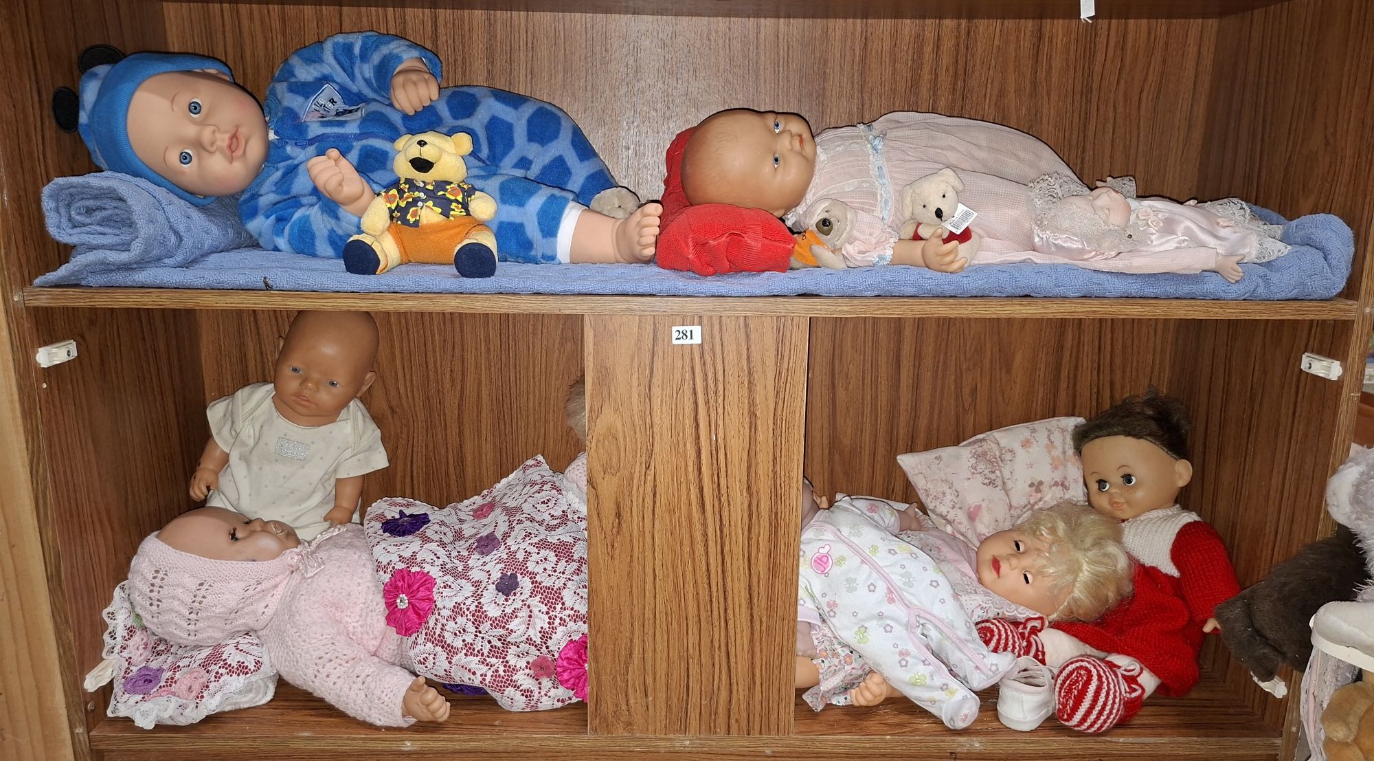 281 · ASSORTED DOLLS