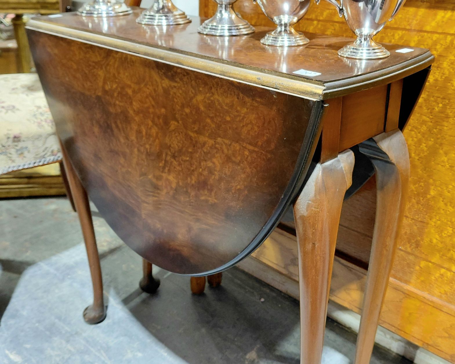 207 · A BURR WALNUT VENEER DROP LEAF GATELEG TABLE