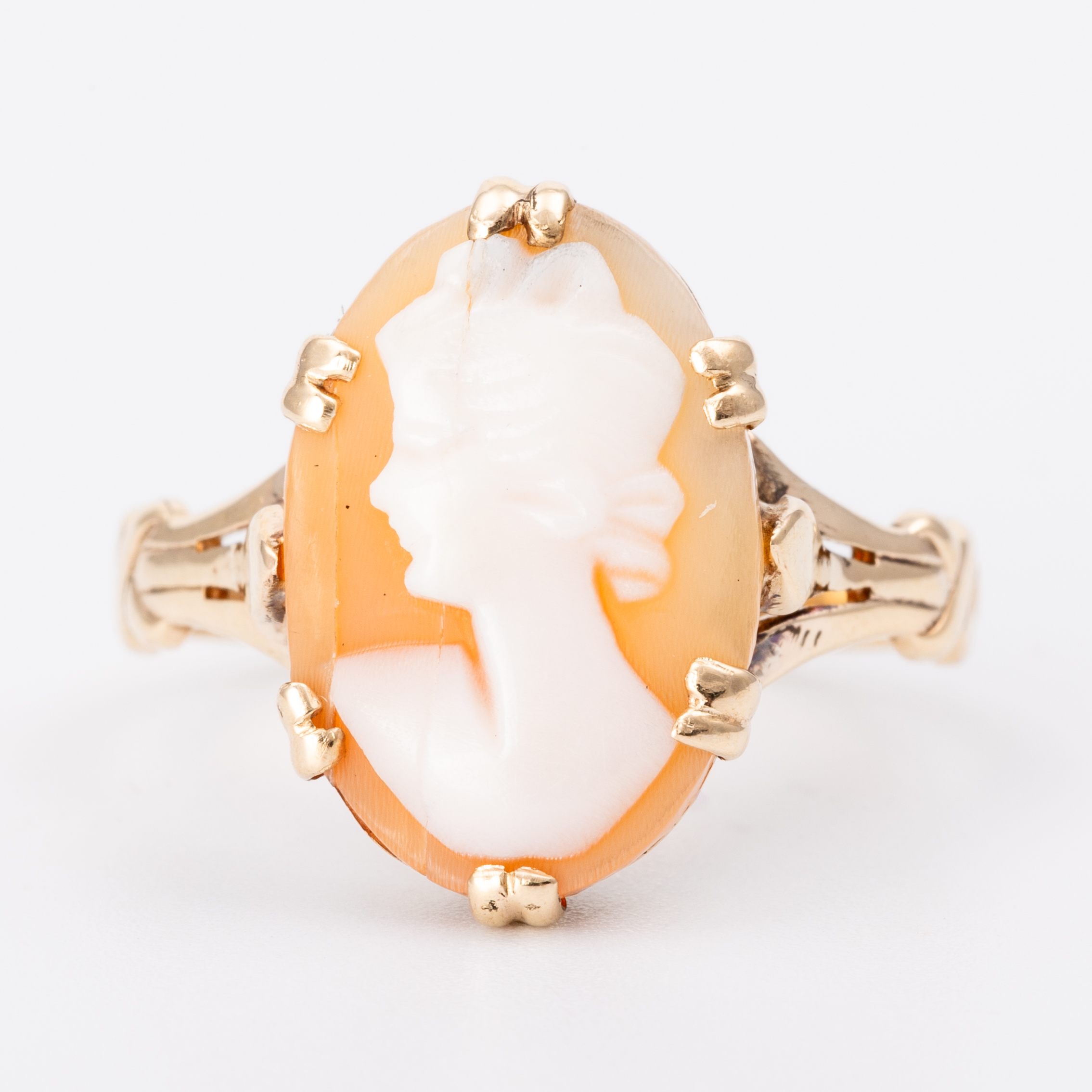 273 · Vintage Cameo Ring in 9ct Gold