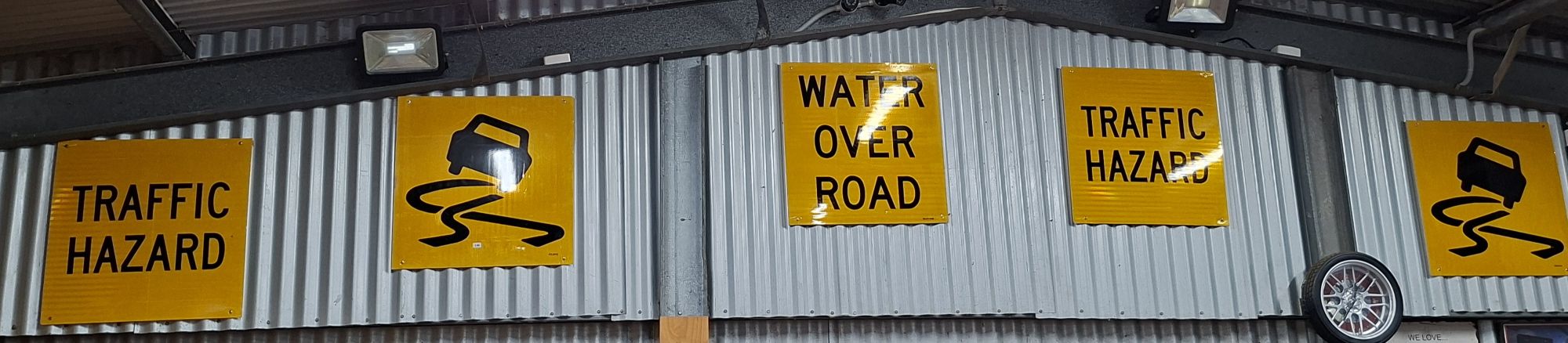 5 ROAD SIGNS