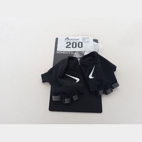 NIKE WOMEN'S GYM ESSENTIAL FITNESS GLOVES - (SIZE- XS)