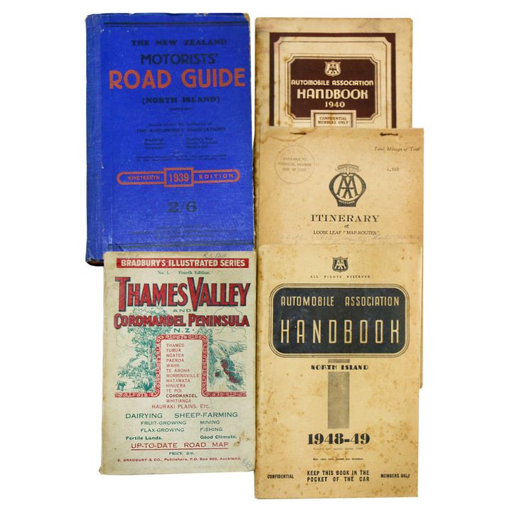 ROAD GUIDES AND HANDBOOKS, North island