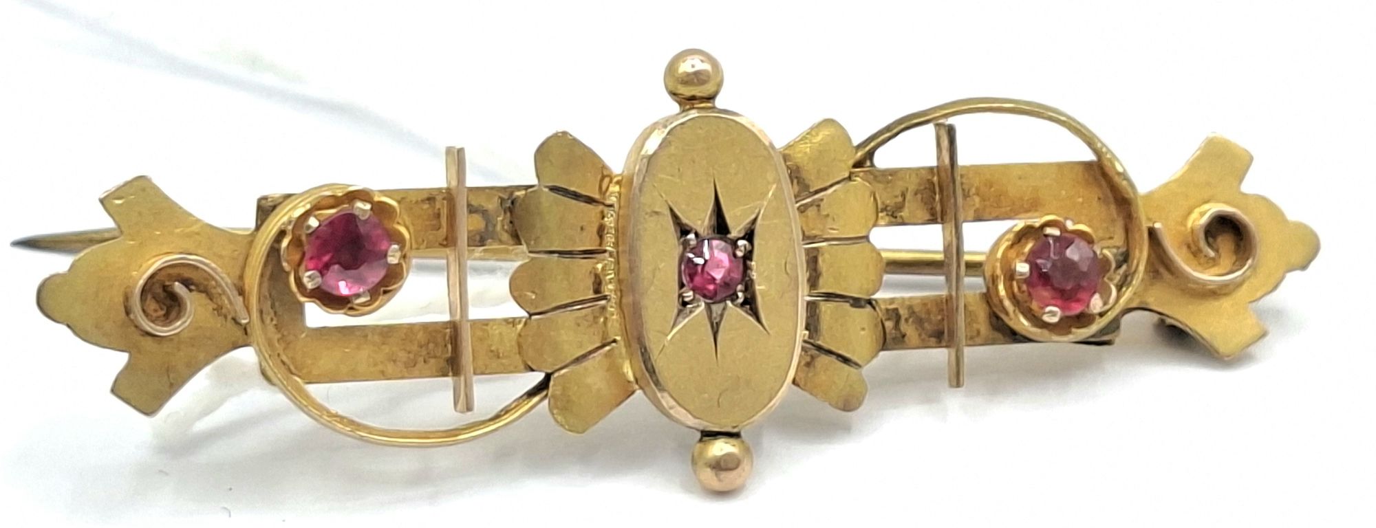 1111 · 9CT GOLD BROOCH