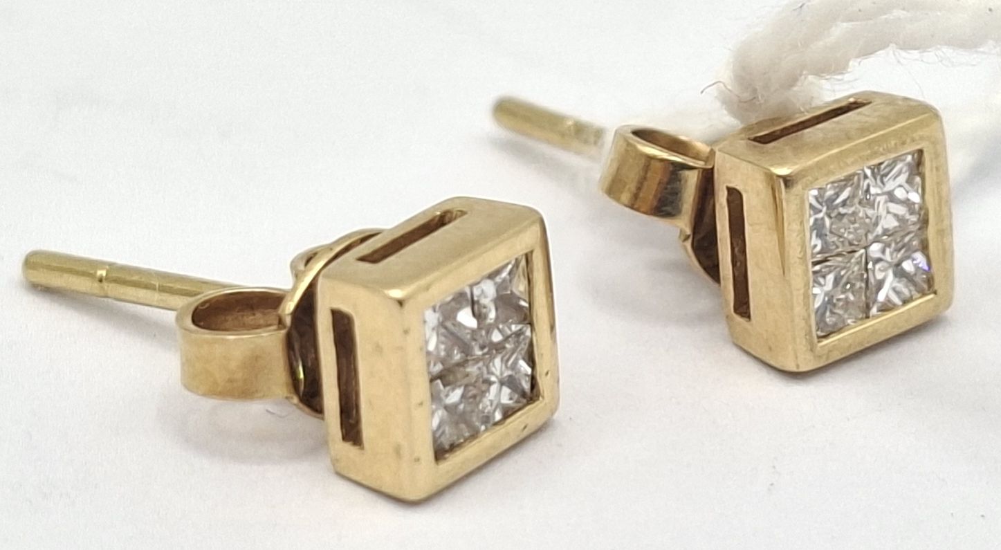 366 · 18CT DIAMOND STUD EARRINGS