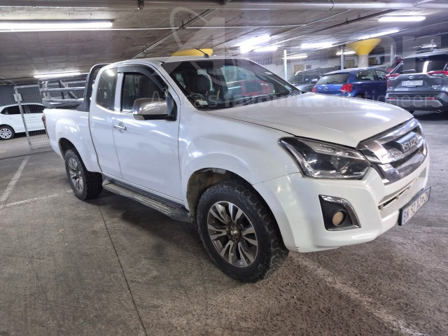 2018 ISUZU KB 300 D-TEQ LX P/U E/CAB + CATTLE CAGE