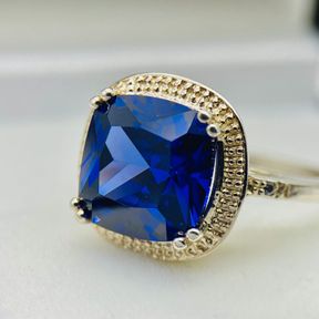 BIG HALO LAB GROWN SAPPHIRE LADIES RING SET IN STERLING SILVER .4.52G RING SIZE O