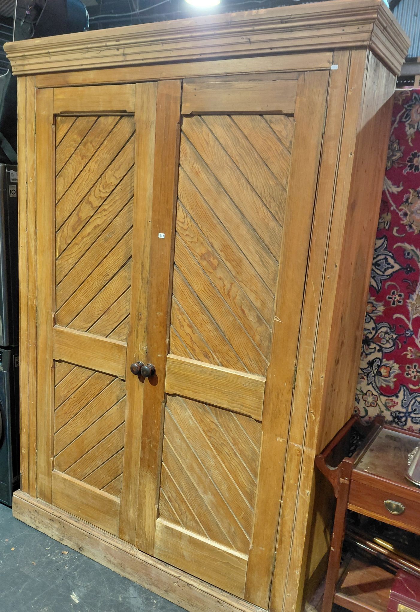 312 · LARGE COUNTRY LINEN PRESS