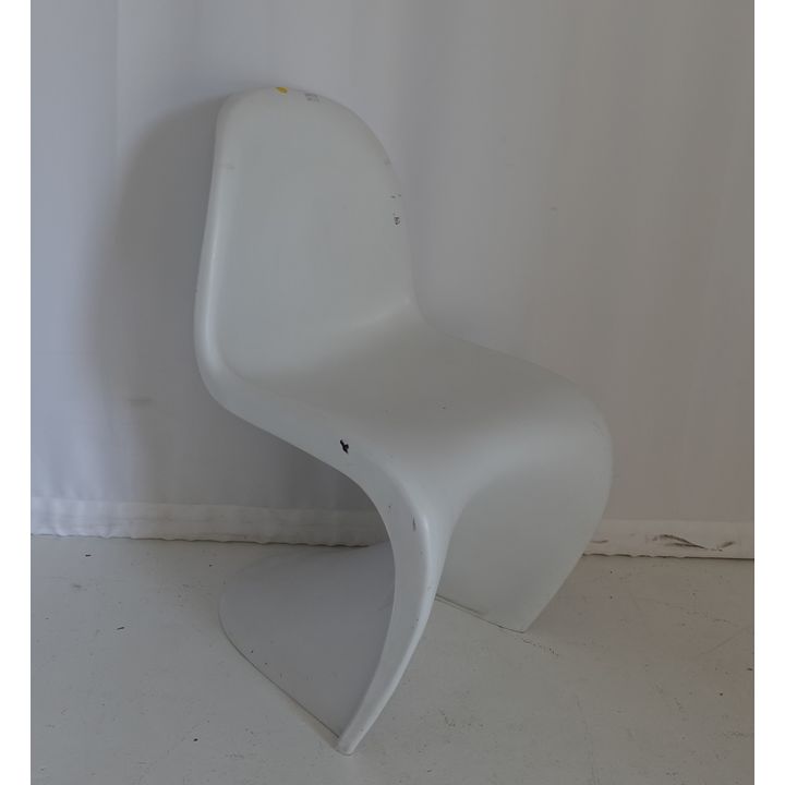 MOULDED CHAIR