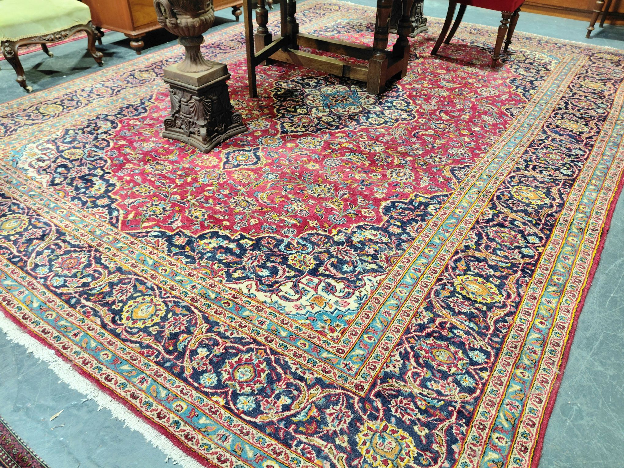 655 · KASHAN FLOOR RUG