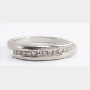 STUNNING 18CT WHITE GOLD RING SET WITH 0.24CTS OF BRILLIANT CUT DIAMONDS COLOUR G/H CLARITY VS/SI - 51543/30