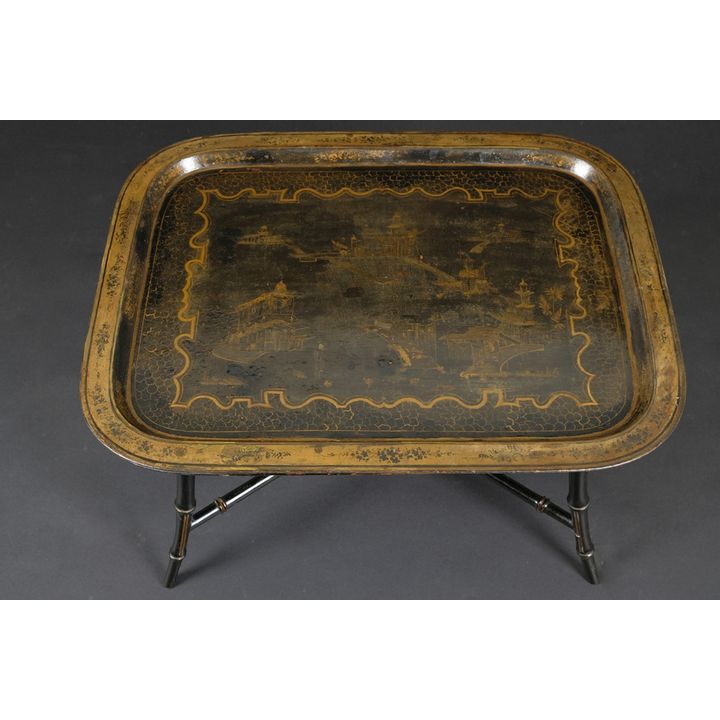 Plateau rectangulaire chinois en tôle noire formant table basse.  Chine pour l'Angleterre, XIXème