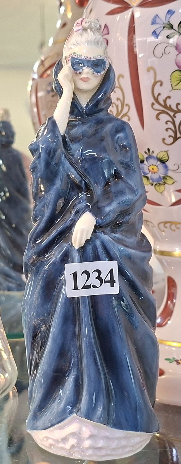 ROYAL DOULTON