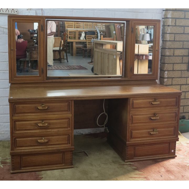 DRESSING TABLE WITH STOOL