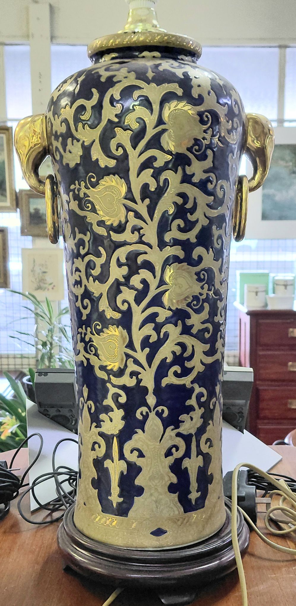 101 · CERAMIC TABLE LAMP