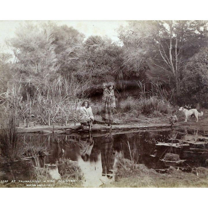 BURTON BROS, DUNEDIN - Maori women