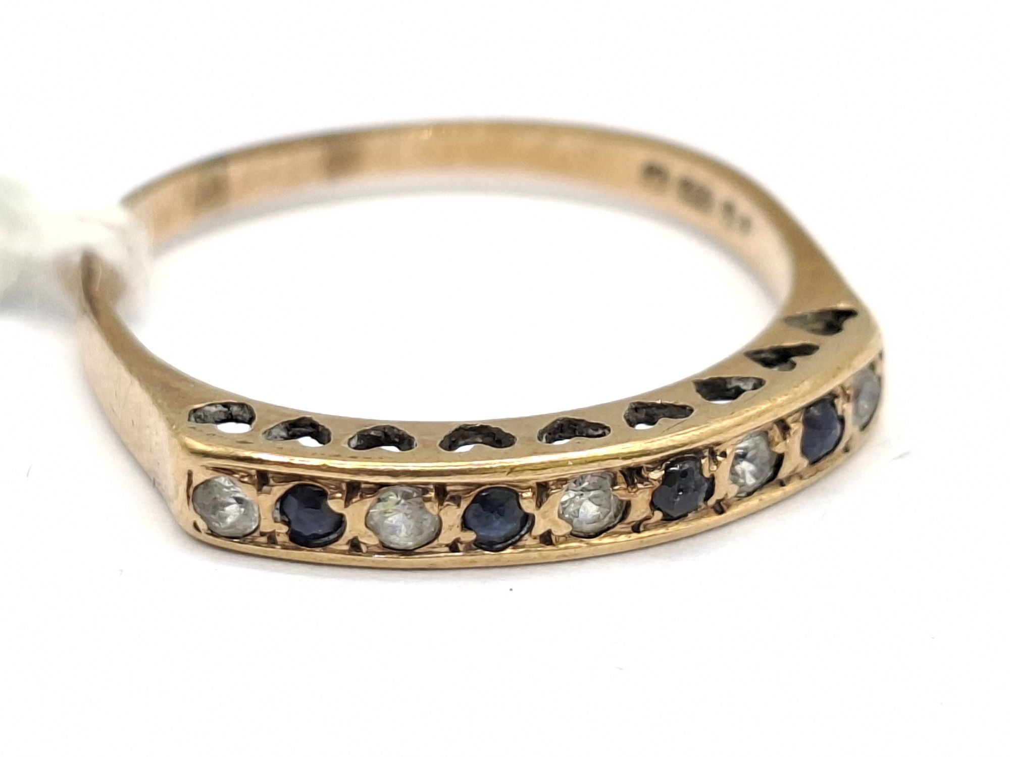 9ct Row Ring