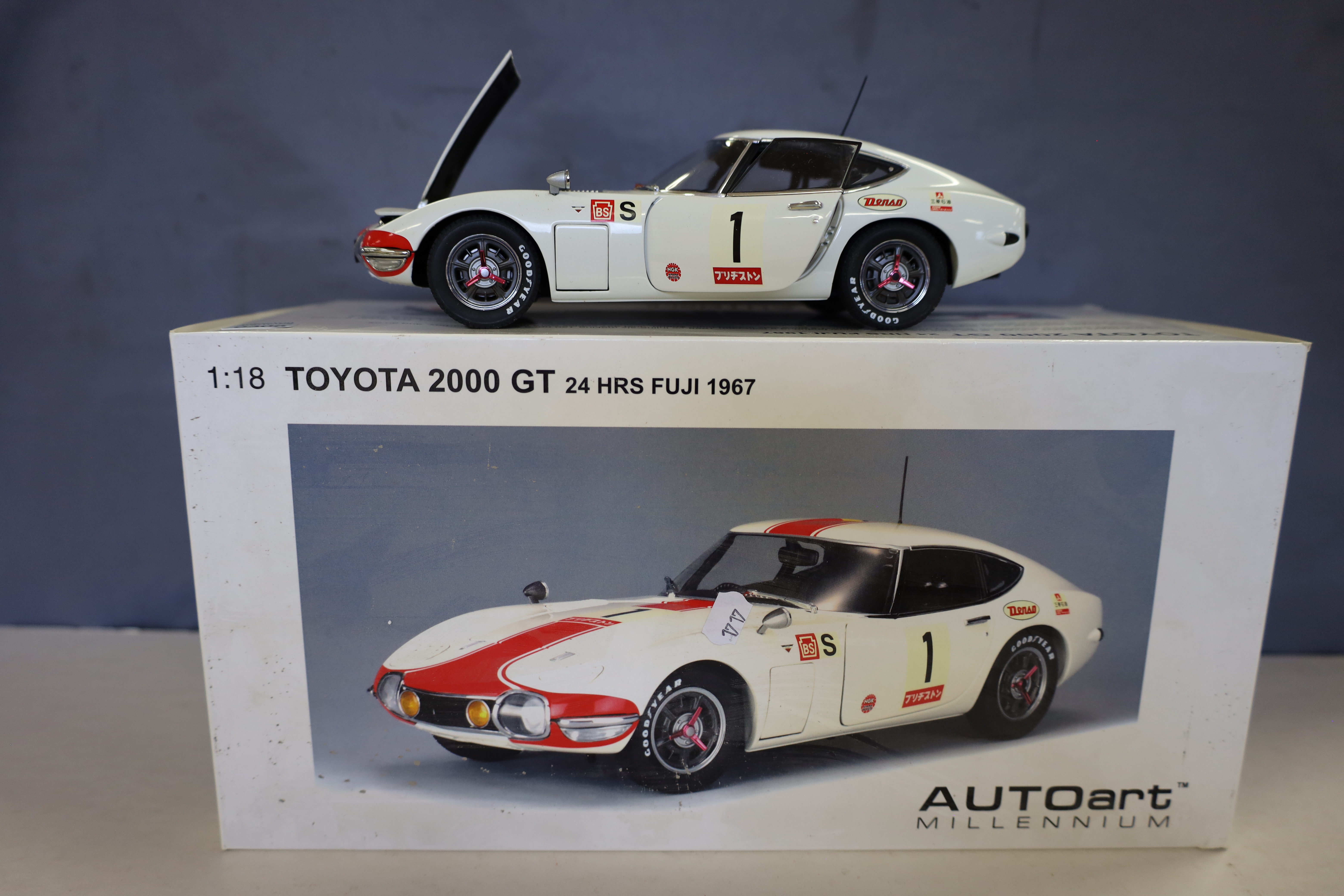 オートアート MILLENNIUM TOYOTA 2000gt Coupe 1/18 トヨタ AUTOart