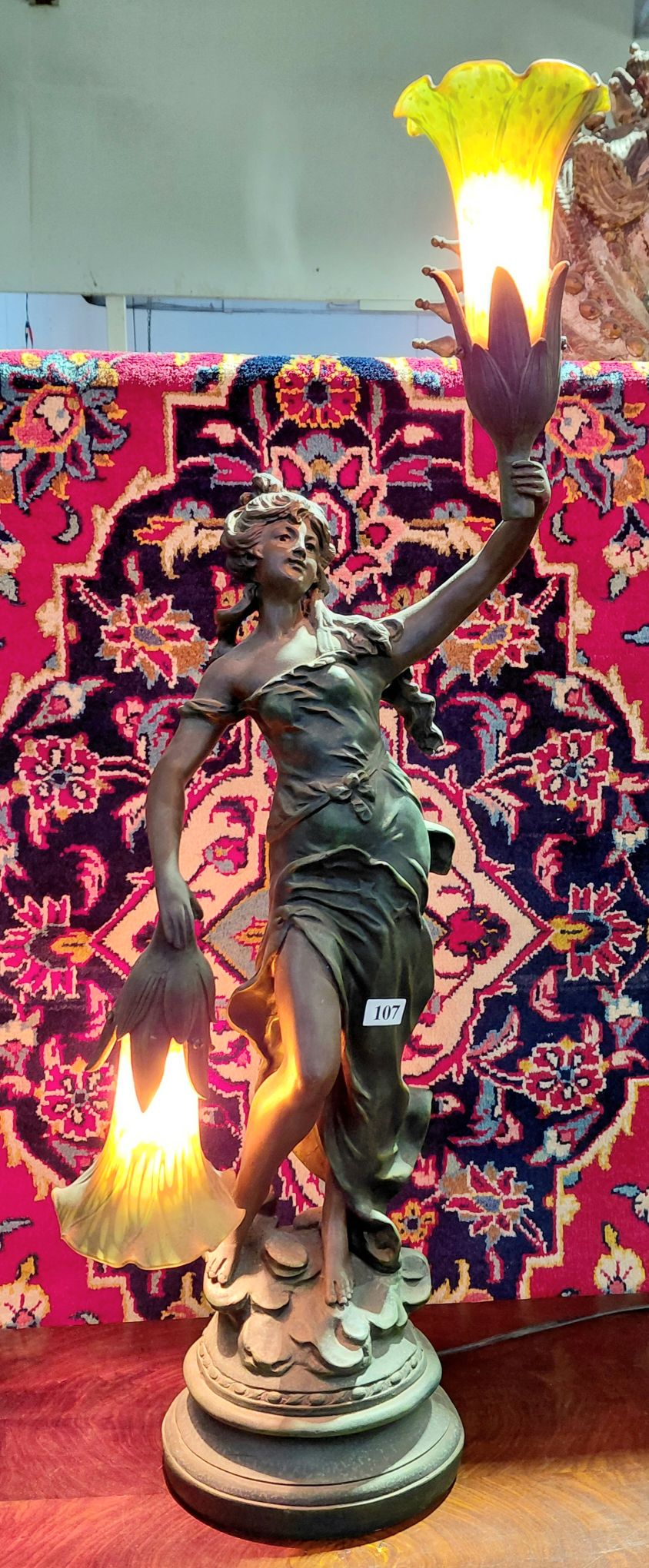 107 · CLASSICAL TABLE LAMP