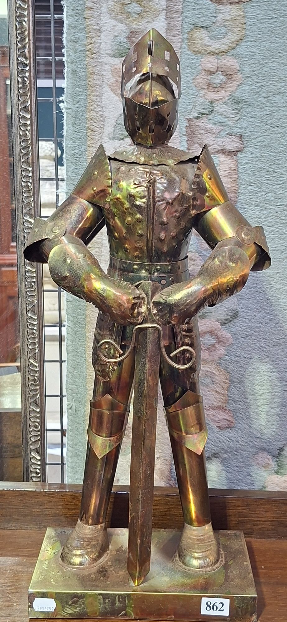 SUIT OF ARMOUR