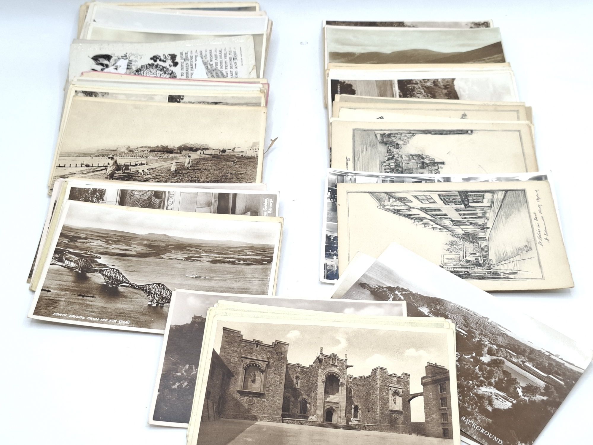 1370 · COLLECTION OF VINTAGE POSTCARDS