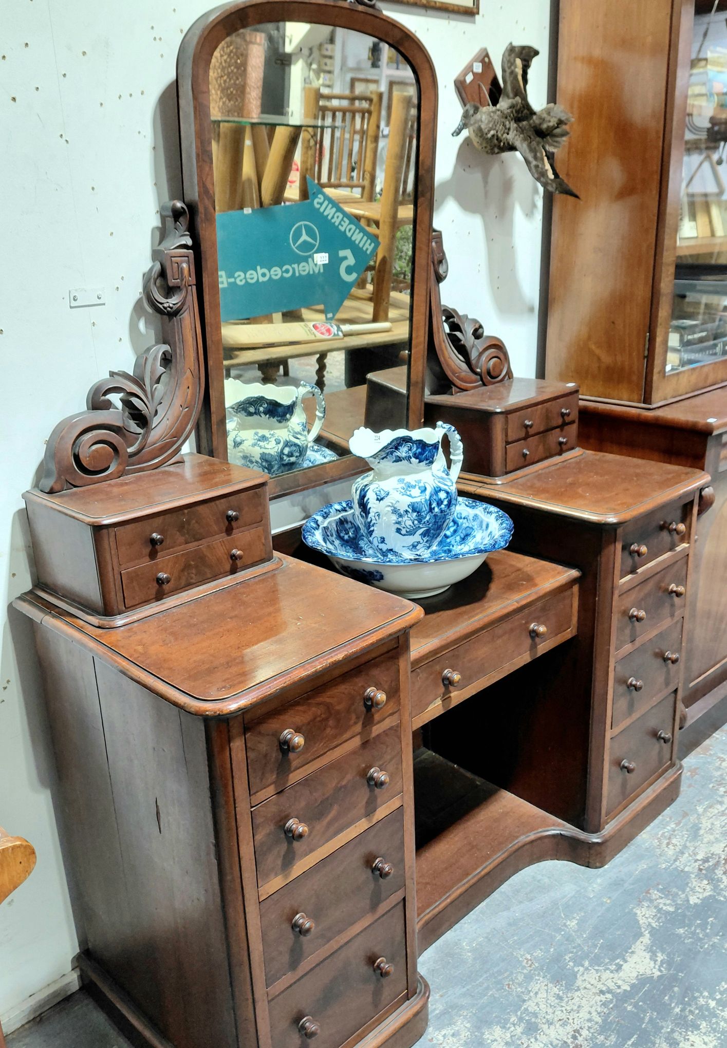222 · VICTORIAN DRESSING TABLE