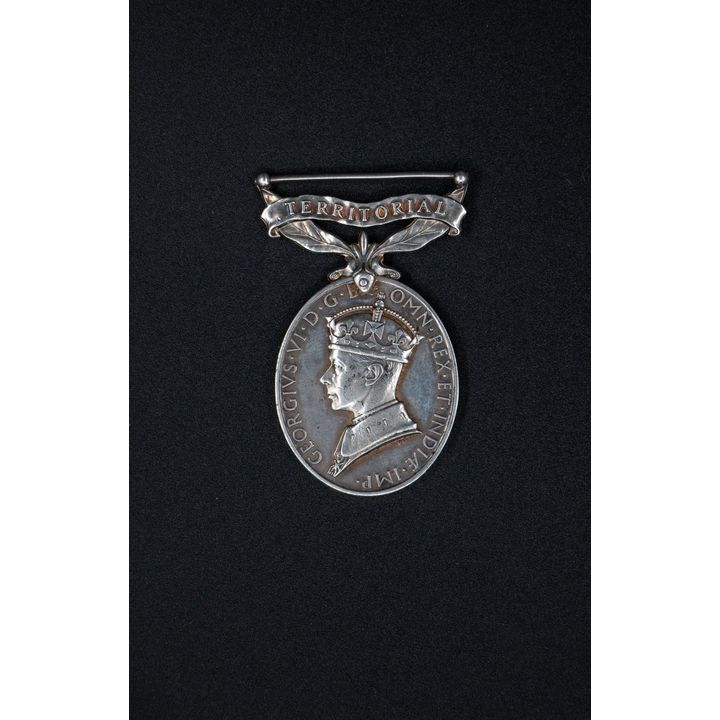 ER II MEMORIAL CROSS [2 medals]