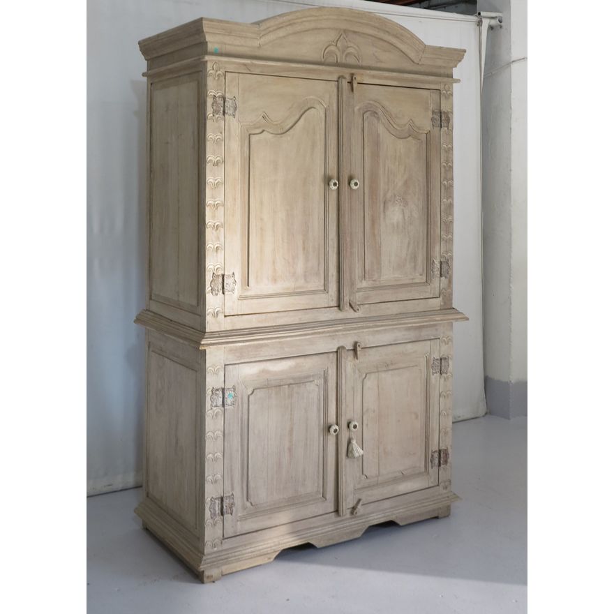LARGE WASHED FOUR-DOOR CUPBOARD