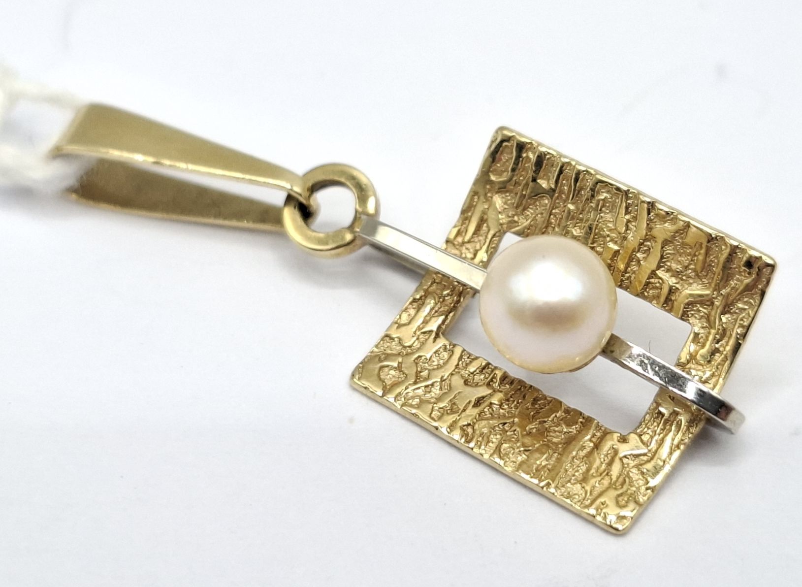 9ct Gold Pearl Pendant