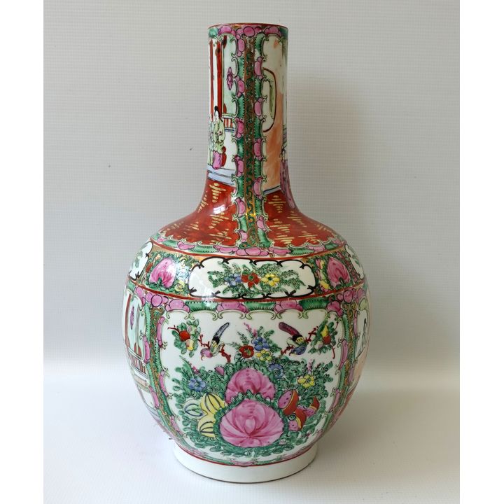 CHINESE FAMILLE ROSE PORCELAIN BOTTLE VASE