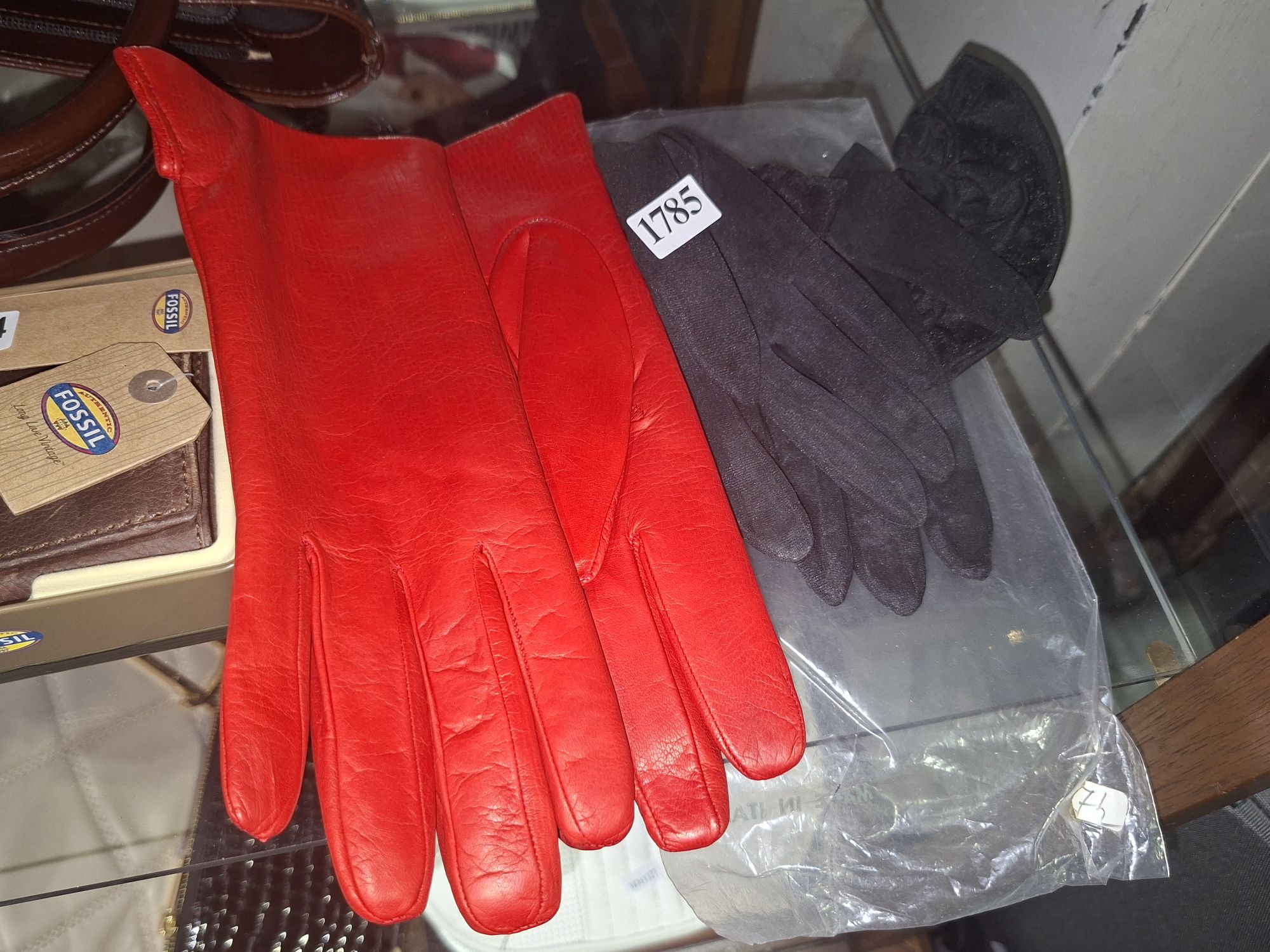LADIES GLOVES
