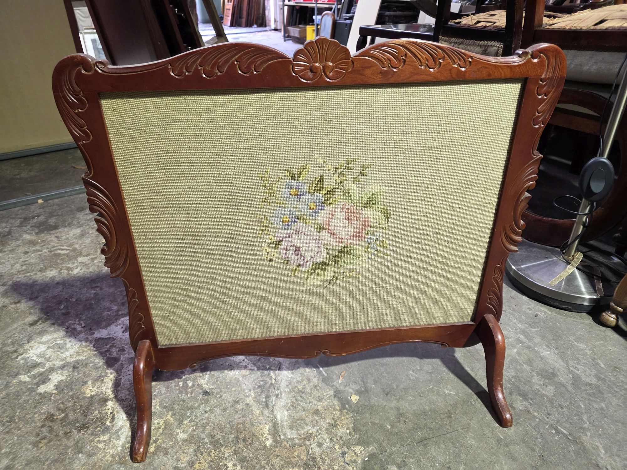 47 · TAPESTRY FIRESCREEN