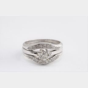 18CT WHITE GOLD RING WITH BEAUTIFUL CENTRE DIAMOND OF .45CTS SURROUNDED .22CTS OF DIAMONDS CLARITY VS/SI COLOUR I/J